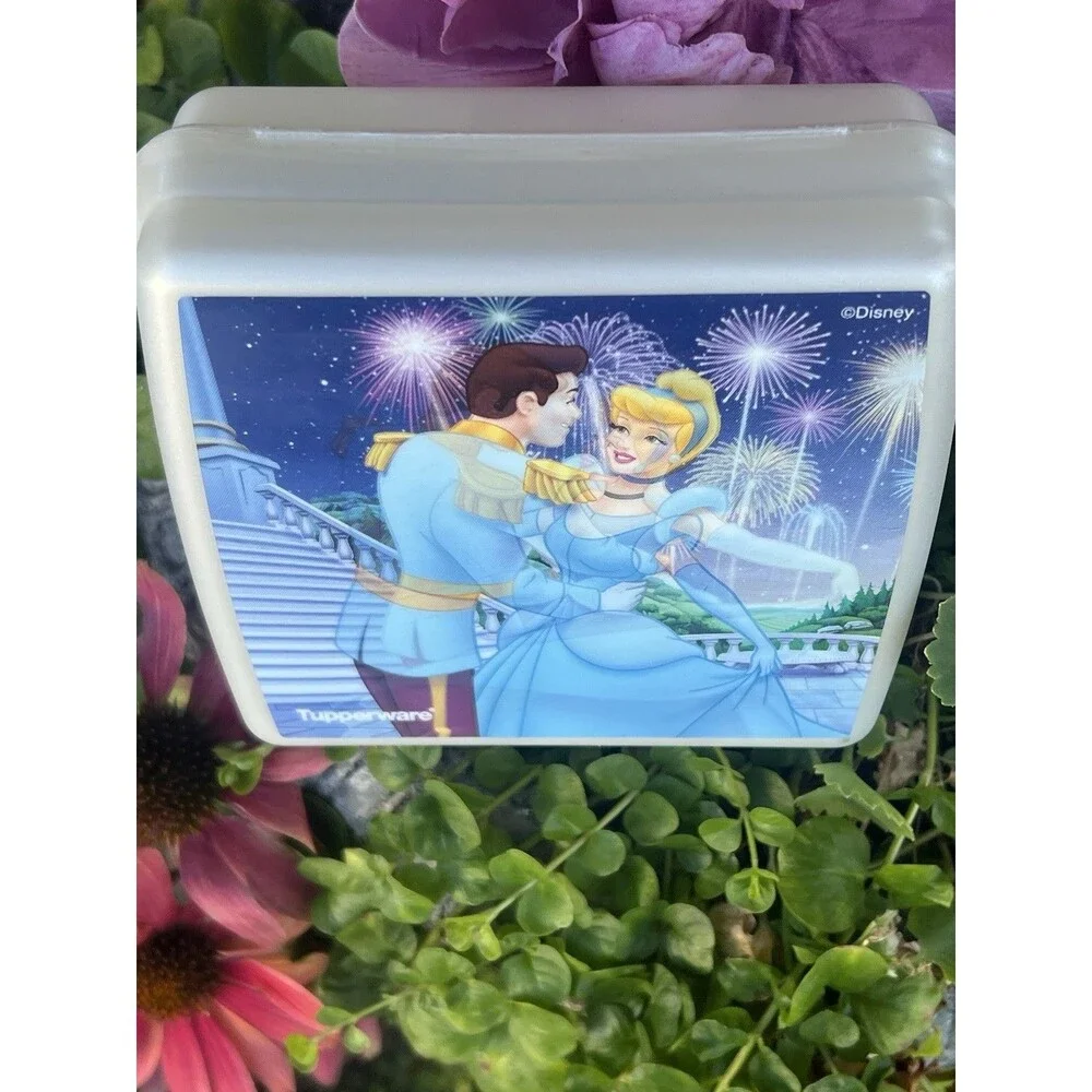 2004 Y2K Disney Cinderella Tupperware Lenticular Sandwich Keeper Collector Item